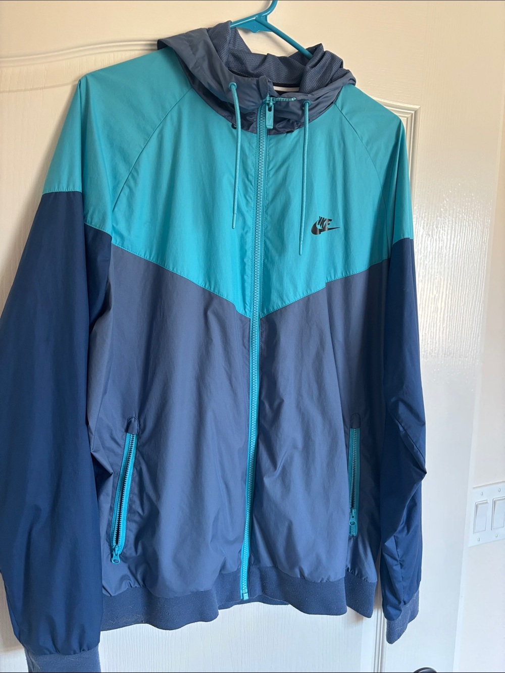 Nike Men’s Colorblock Windbreaker - Teal & Navy Blue